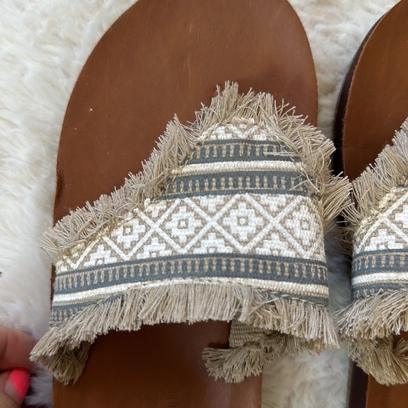 Feelgoodz ‘Zensole’ Aztec woven fringe flip flop - Picture 2 of 6
